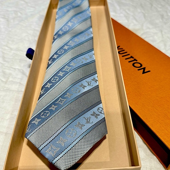 🎁PASTEL BEAUTY🎁🆕💯 ICONIC LOUIS VUITTON POWDER BLU LRG MONOGRAM STRIPES TIE🔥 - Picture 7 of 17